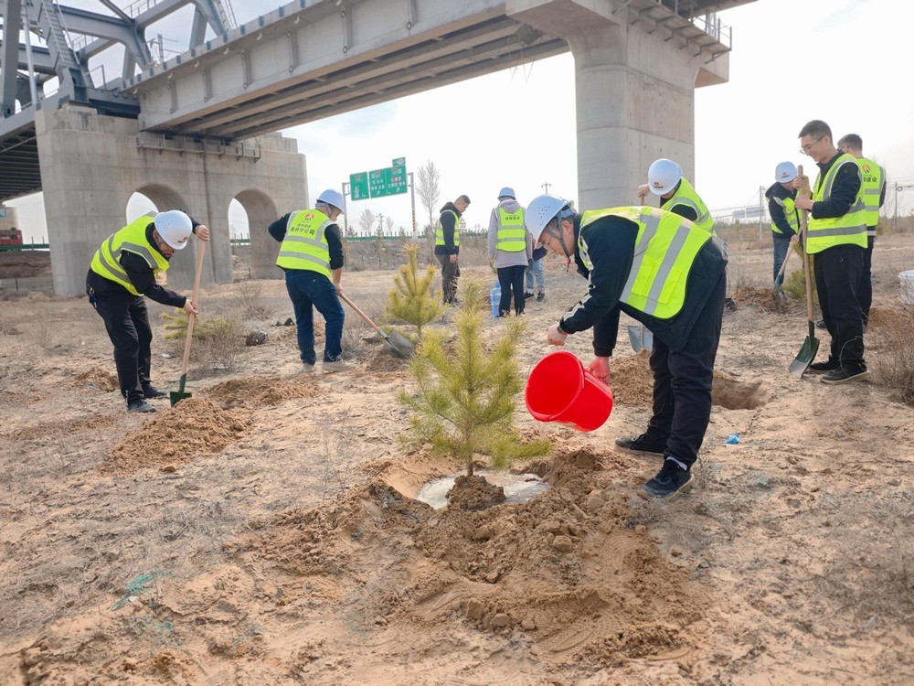陜煤建設路橋分公司：夏意漸濃四月天，“青”風助力促發(fā)展