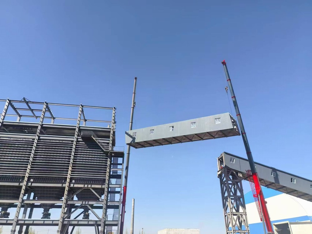 陜煤建設(shè)天工公司新疆第一項目部：雙機協(xié)作展絕技，棧橋凌空貫長虹