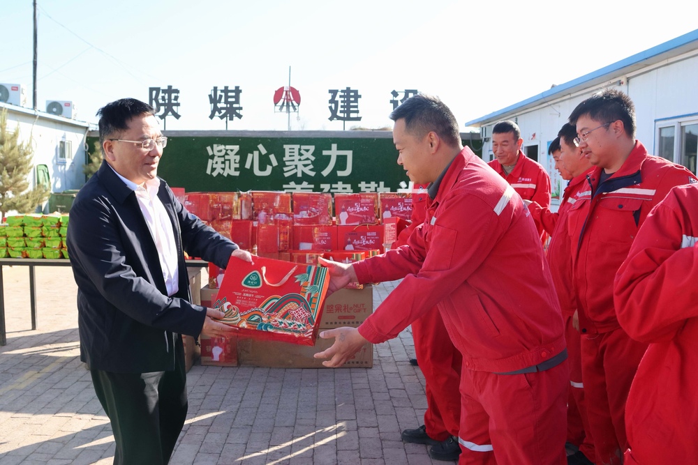 集團(tuán)領(lǐng)導(dǎo)“五一”期間深入一線開展安全督導(dǎo)檢查并慰問(wèn)干部員工