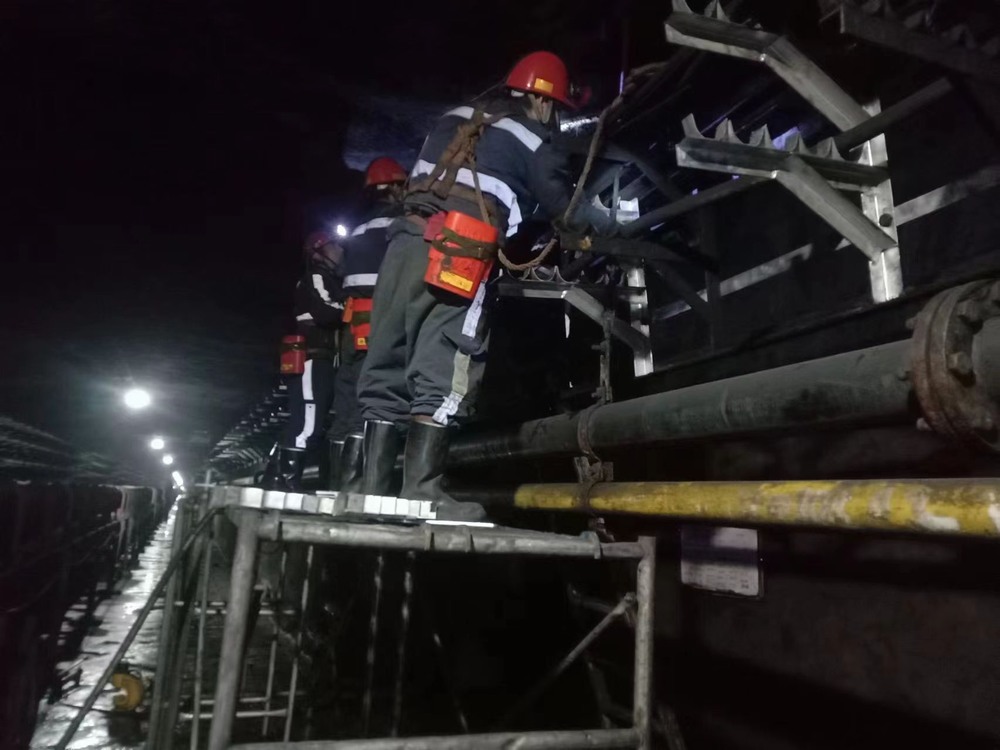 陜煤建設(shè)韓城分公司張家峁項目部：井下電纜托架更換工程順利通過竣工驗收