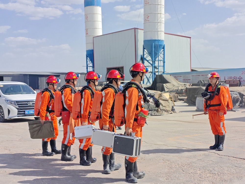 陜煤建設(shè)礦建二公司郭家灘項(xiàng)目部成功開展礦井水害事故應(yīng)急救援演練