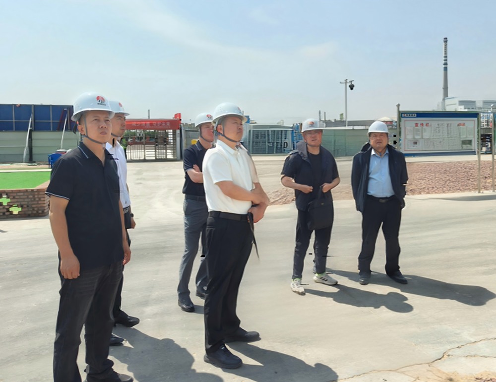 榆林市城鎮(zhèn)建設(shè)服務(wù)中心副書記韋宏剛一行深入天工公司基層項(xiàng)目現(xiàn)場(chǎng)檢查指導(dǎo)