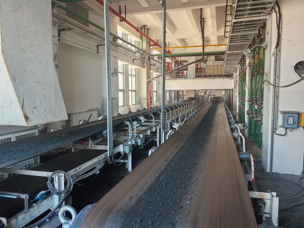 陜煤建設(shè)韓城分公司安裝四項(xiàng)目部：王峰煤礦選煤廠帶煤試生產(chǎn)成功，以攻堅(jiān)之勢(shì)鑄就精品工程