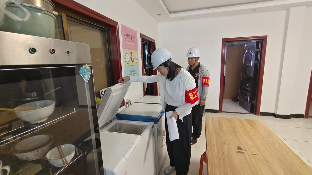 陜煤建設(shè)澄合分公司職工代表“兩堂一舍”查實情 暖胃暖心更暖企