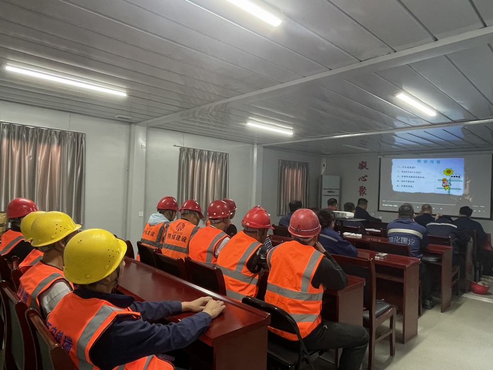 陜煤建設(shè)韓城分公司土建六項(xiàng)目部：高溫“烤”驗(yàn)下，工會(huì)“涼”策護(hù)平安