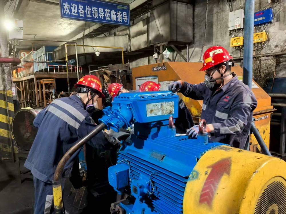 陜煤建設(shè)洗選煤運(yùn)營(yíng)公司檸條塔運(yùn)營(yíng)項(xiàng)目部：汗水浸透工裝色，高溫檢修護(hù)生產(chǎn)