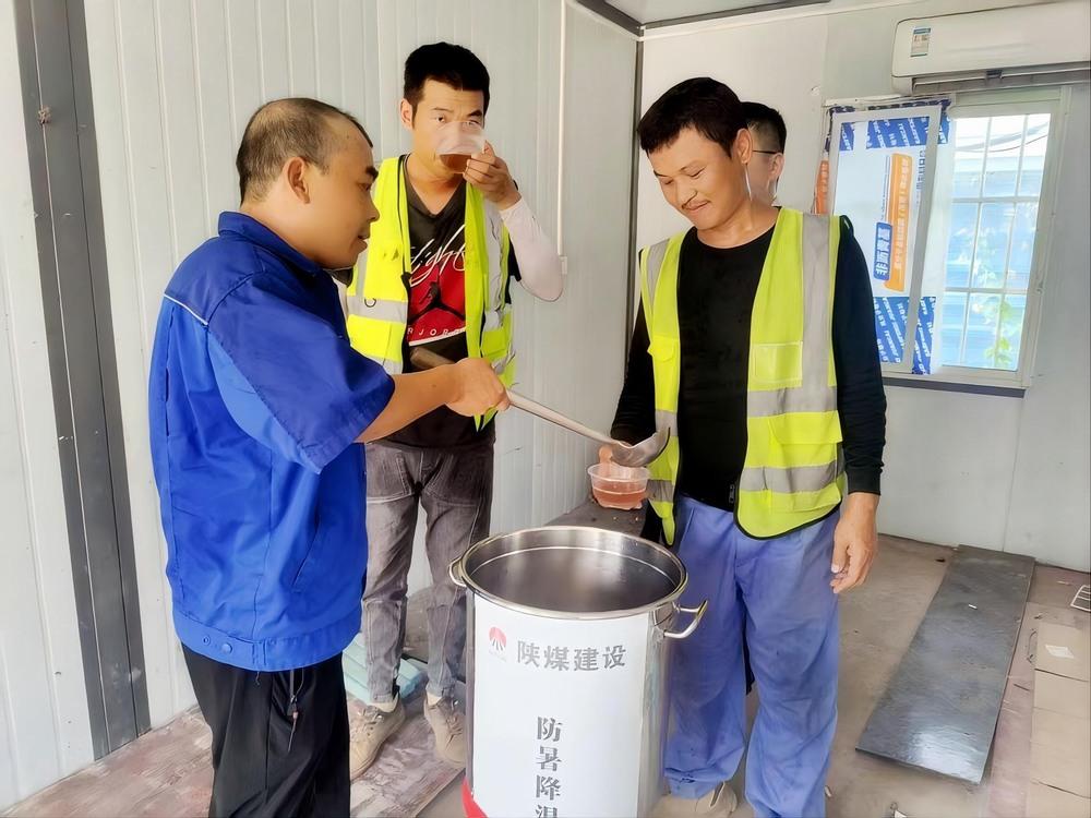 陜煤建設路橋分公司荊州項目部戰(zhàn)高溫、守安全、保進度