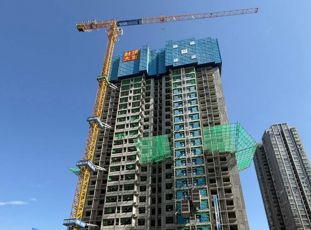 安居夢(mèng)再進(jìn)一步！構(gòu)件廠集中安置地項(xiàng)目主體結(jié)構(gòu)圓滿封頂