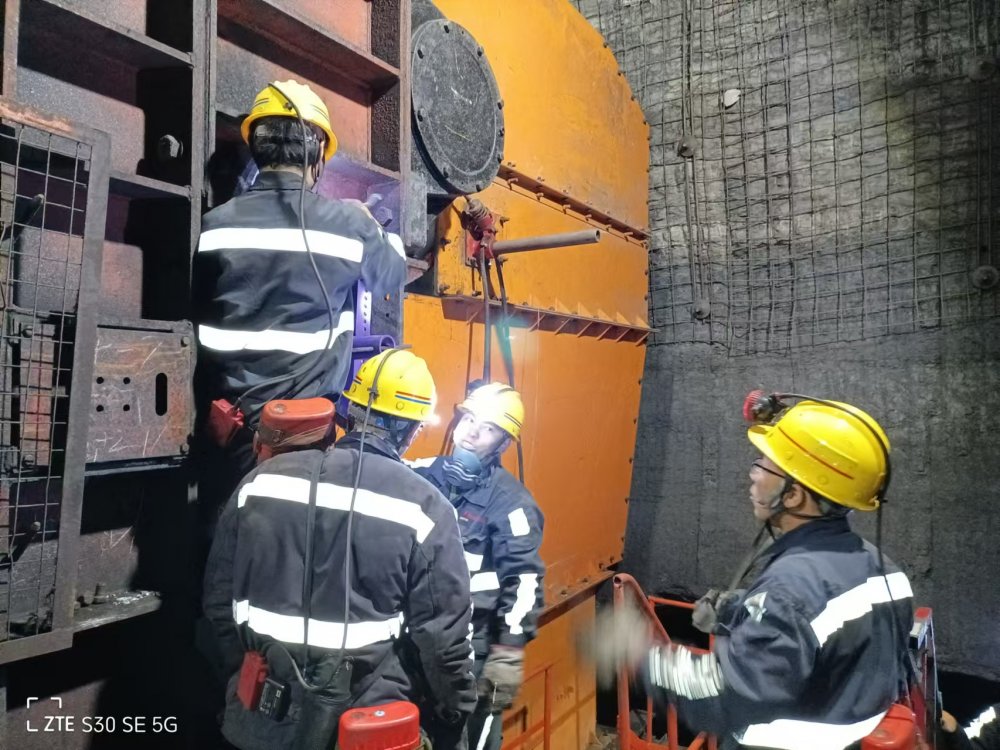 陜煤建設(shè)韓城分公司張家峁項(xiàng)目部：2206膠運(yùn)順槽膠帶機(jī)及電控系統(tǒng)安裝工程順利通過竣工驗(yàn)收