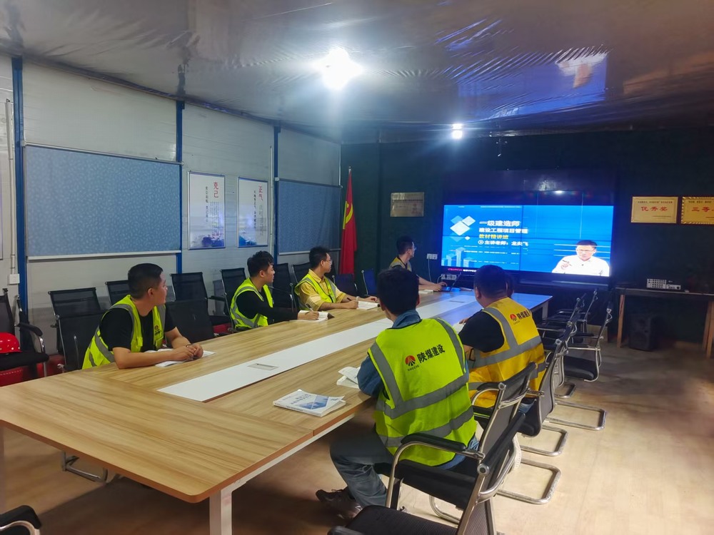 燈光映初心！陜煤建設(shè)銅煤公司基層職工備戰(zhàn)一建熱潮涌