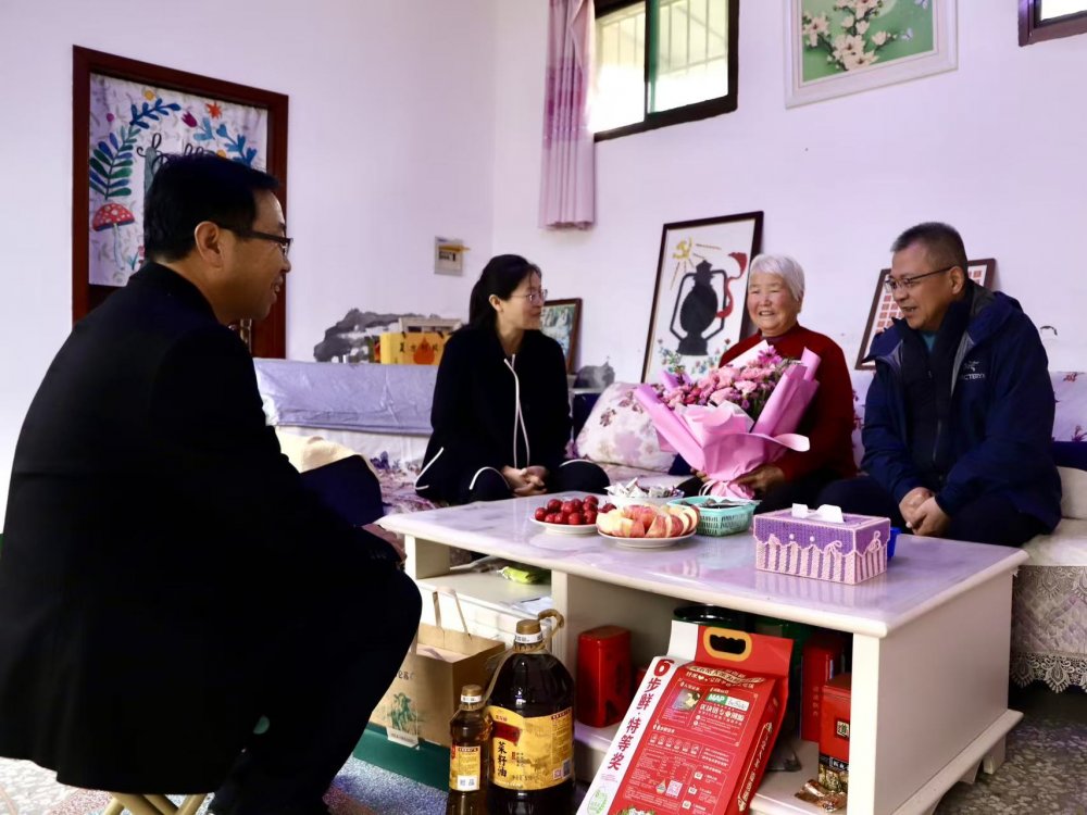 陜煤建設(shè)機(jī)電安裝公司：重陽(yáng)慰問(wèn)暖人心 敬老愛(ài)親顯擔(dān)當(dāng)