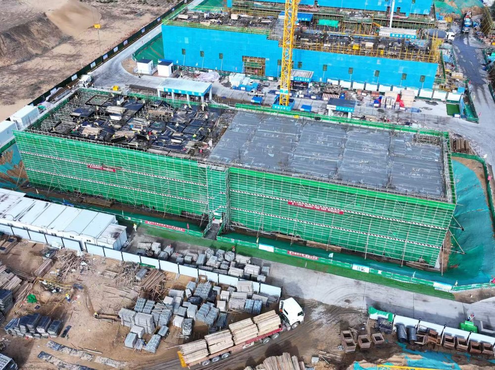 戰(zhàn)荒漠、搶節(jié)點(diǎn)！陜煤建設(shè)天工公司土建第五項(xiàng)目部以“鐵軍擔(dān)當(dāng)”推進(jìn)榆林化學(xué)二期建設(shè)