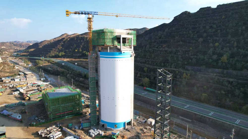 提前2天落位！橫山天云煤礦棧橋鋼支架架起“運(yùn)輸樞紐”，12月投產(chǎn)再添保障