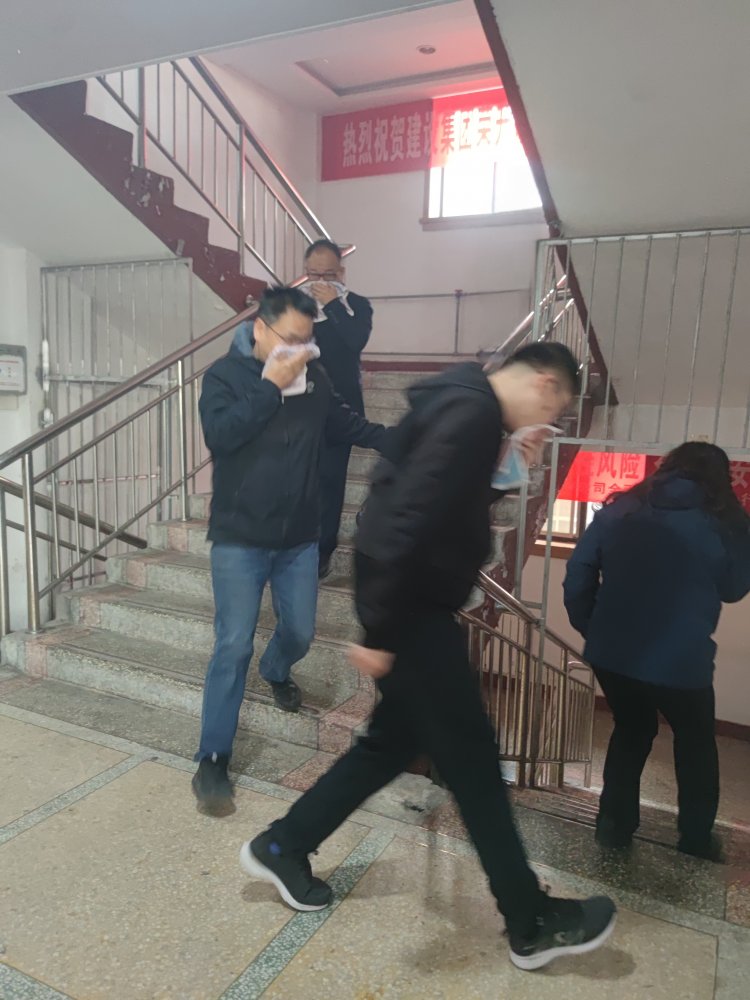 1分鐘生死時(shí)速，60人火線突圍