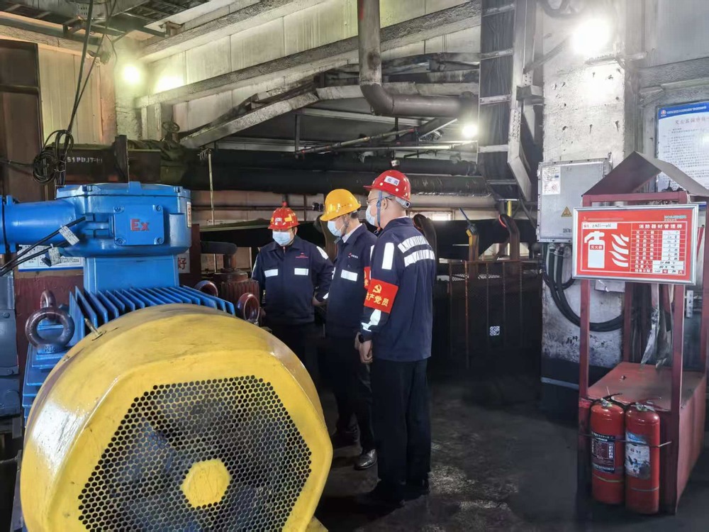 陜煤建設(shè)洗選煤運(yùn)營(yíng)公司檸條塔運(yùn)營(yíng)項(xiàng)目部黨支部開(kāi)展“黨建護(hù)航保安全 年末攻堅(jiān)顯擔(dān)當(dāng)”主題黨日活動(dòng)