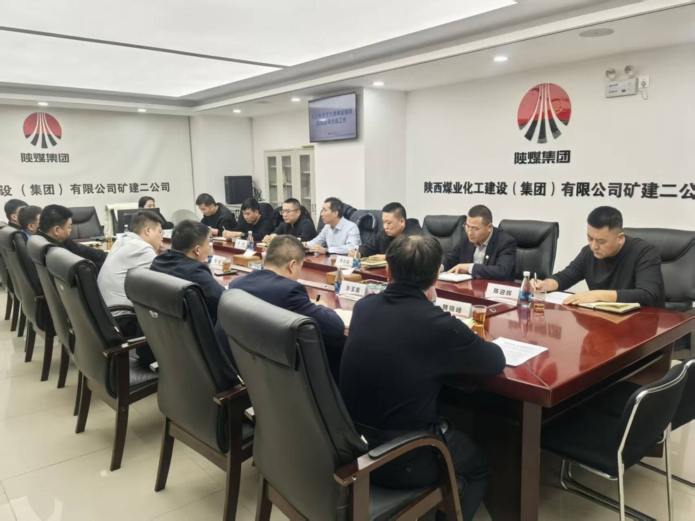 劉云波調(diào)研所屬礦建單位工作