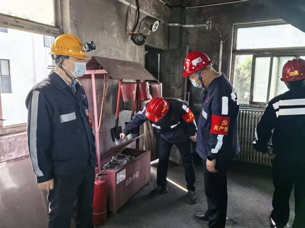 陜煤建設(shè)洗選煤運(yùn)營(yíng)公司檸條塔運(yùn)營(yíng)項(xiàng)目部黨支部：開(kāi)展 “黨建引領(lǐng)聚合力，實(shí)干擔(dān)當(dāng)促發(fā)展”主題黨日活動(dòng)