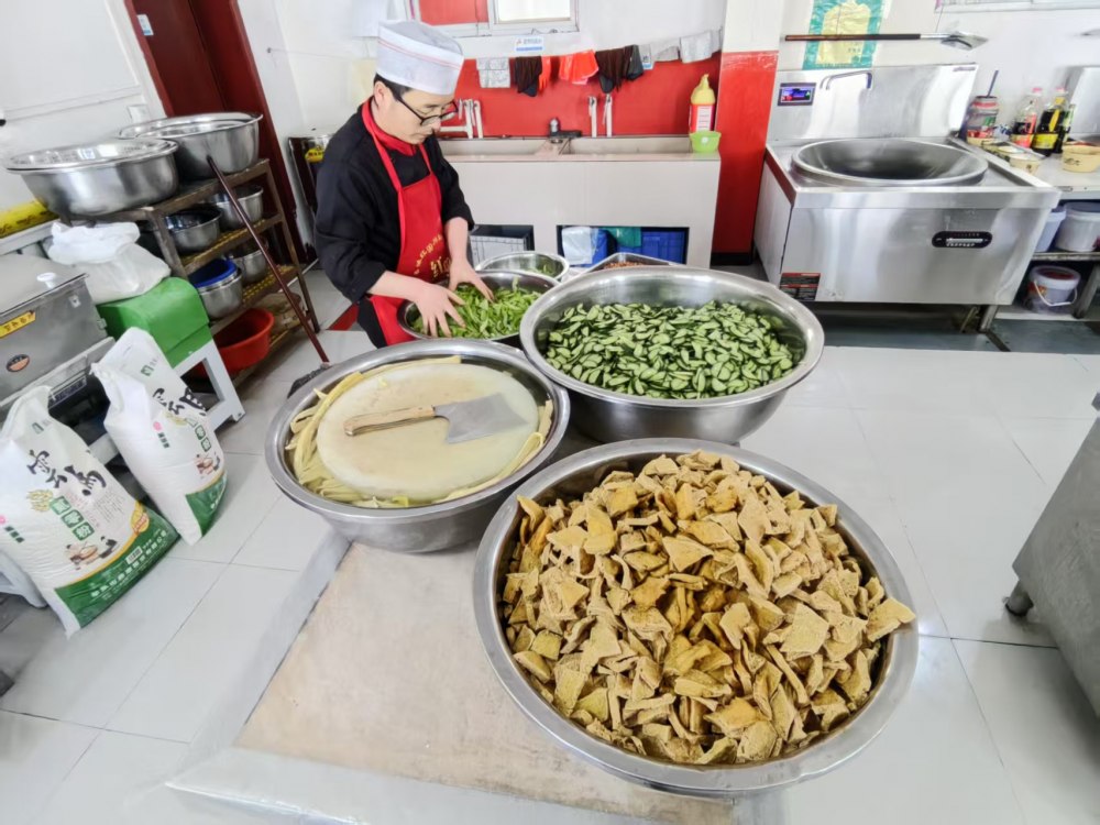 陜煤建設(shè)煤礦運(yùn)營(yíng)服務(wù)分公司：春節(jié)臨近樹新風(fēng) 勤儉節(jié)約護(hù)“舌尖文明”