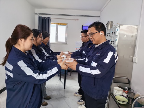 陜煤建設(shè)洗選煤運(yùn)營(yíng)公司基層項(xiàng)目部開展元宵節(jié)送湯圓活動(dòng)